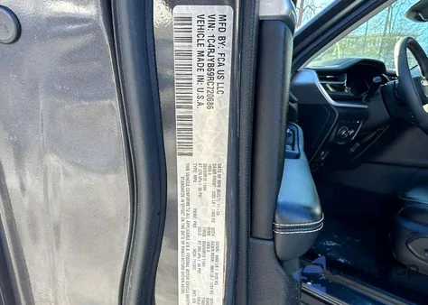 2024 Jeep Grand Cherokee Limited 4Xe z USA, uszkodzony, nr VIN 1C4RJYB69RC720686